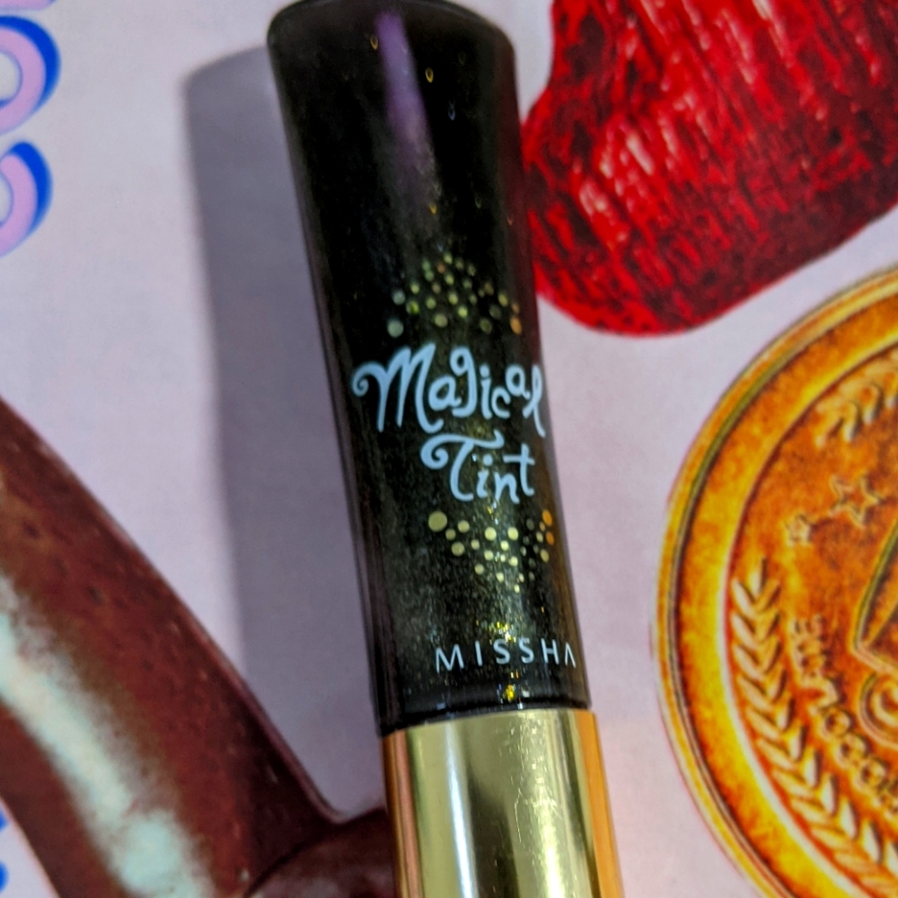 🇰🇷Color-changing black lipgloss👄